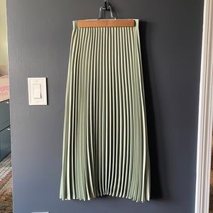 Spring pleated skirt